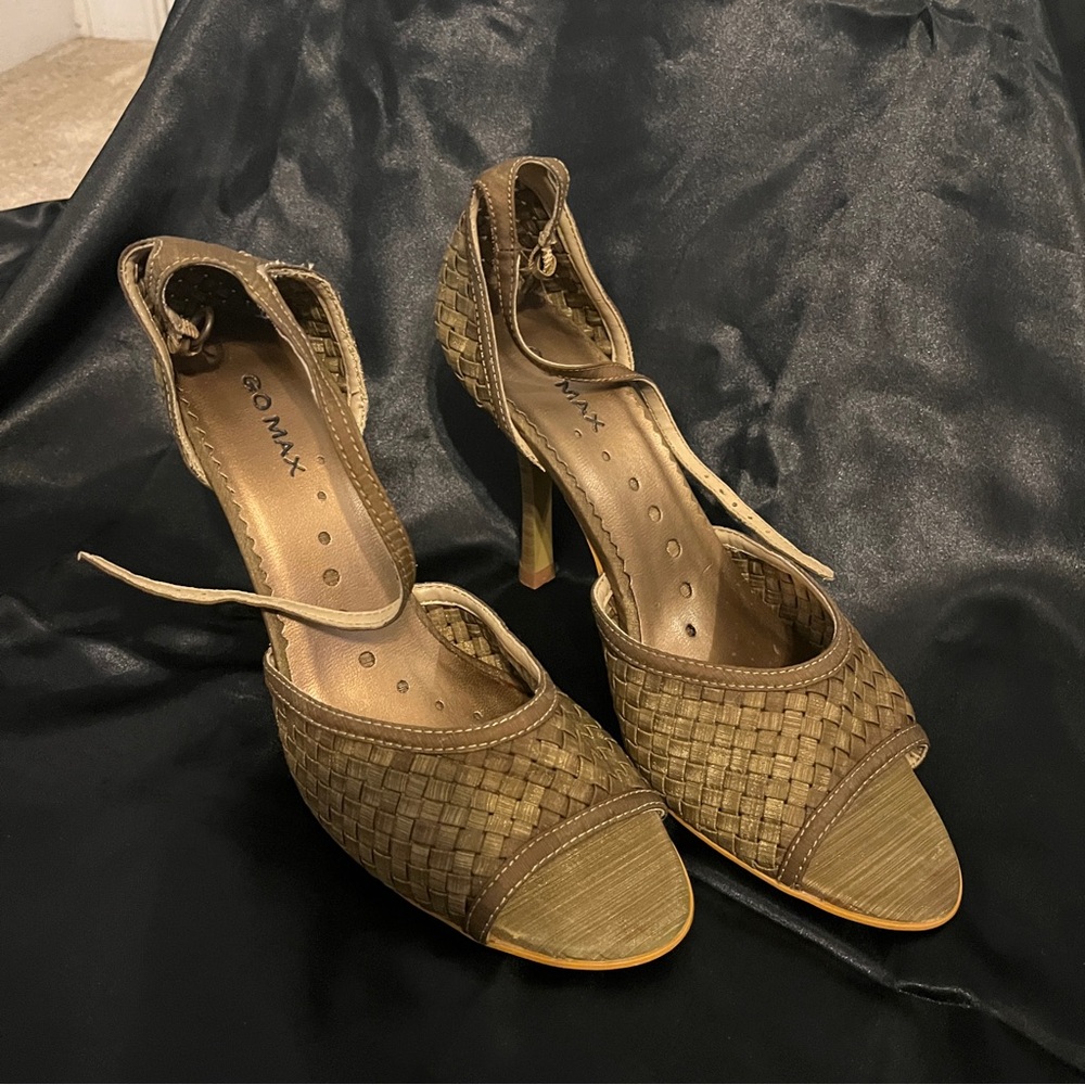 Never worn, Go Max bronze sandals, 7.5